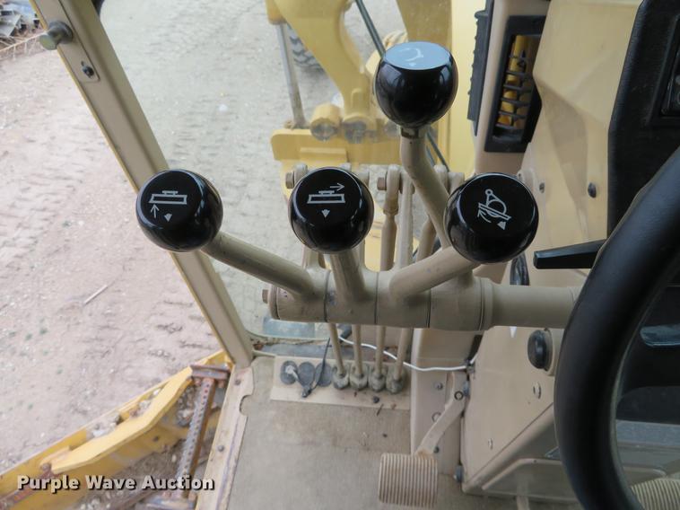 image for item DC0903 2002 Caterpillar 120H motor grader