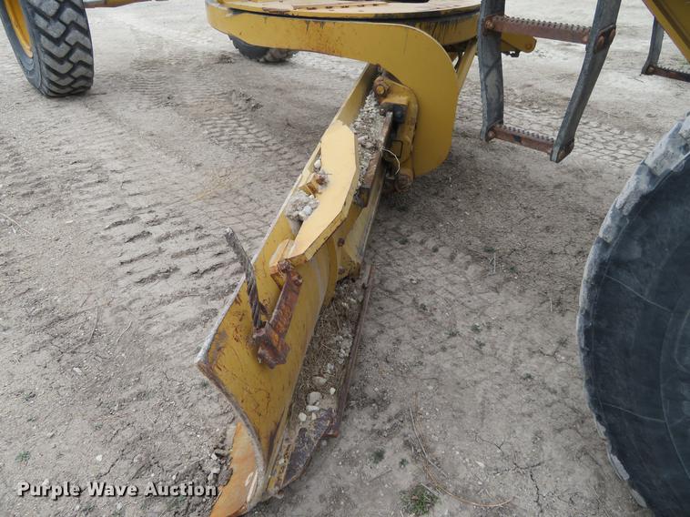 image for item DC0903 2002 Caterpillar 120H motor grader