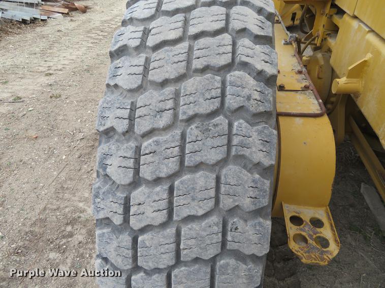 image for item DC0903 2002 Caterpillar 120H motor grader