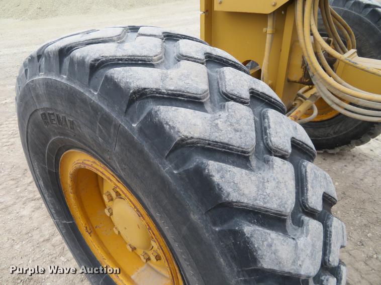 image for item DC0903 2002 Caterpillar 120H motor grader