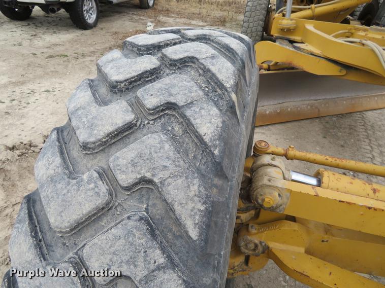 image for item DC0903 2002 Caterpillar 120H motor grader