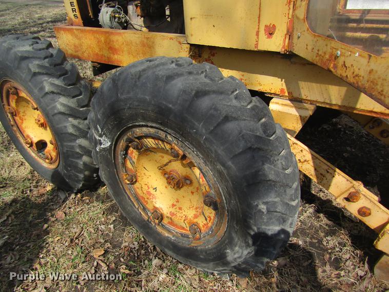 image for item DC4368 Allis Chalmers D rigid frame motor grader