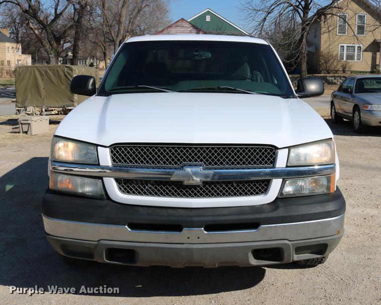 image for item DC7667 2003 Chevrolet Silverado 1500HD Crew Cab pickup truck