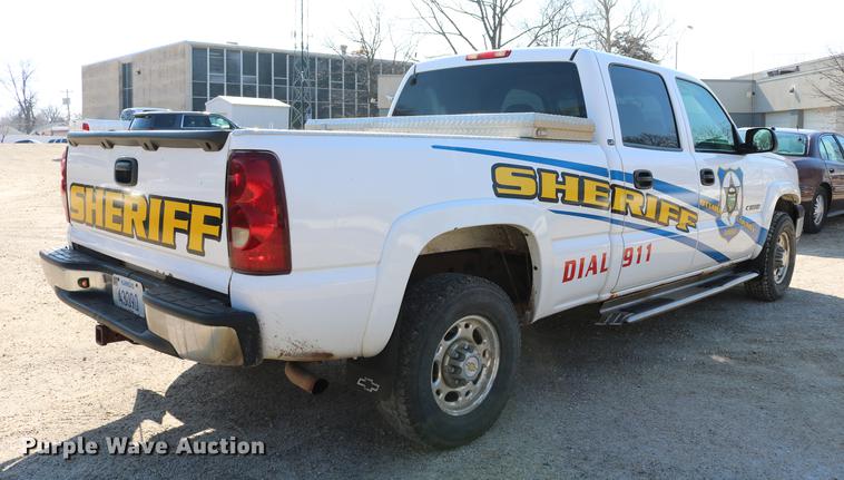 image for item DC7667 2003 Chevrolet Silverado 1500HD Crew Cab pickup truck