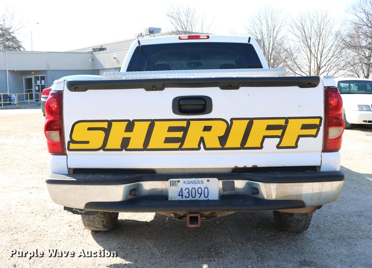 image for item DC7667 2003 Chevrolet Silverado 1500HD Crew Cab pickup truck