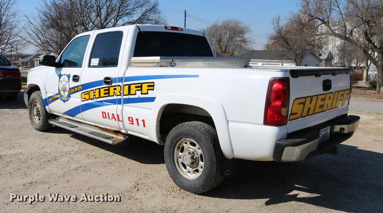 image for item DC7667 2003 Chevrolet Silverado 1500HD Crew Cab pickup truck