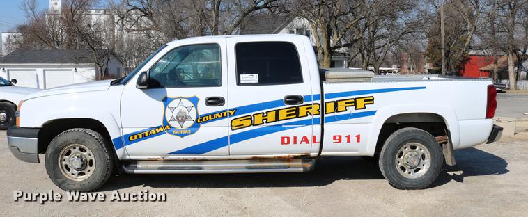 image for item DC7667 2003 Chevrolet Silverado 1500HD Crew Cab pickup truck