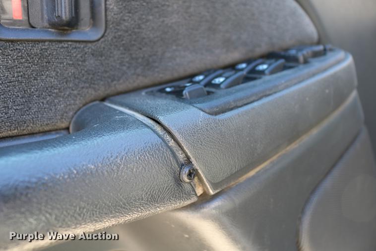 image for item DC7667 2003 Chevrolet Silverado 1500HD Crew Cab pickup truck