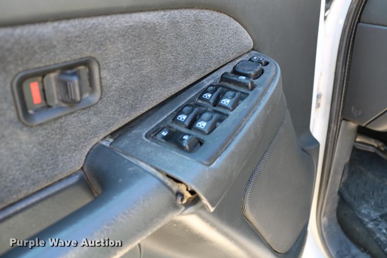 image for item DC7667 2003 Chevrolet Silverado 1500HD Crew Cab pickup truck