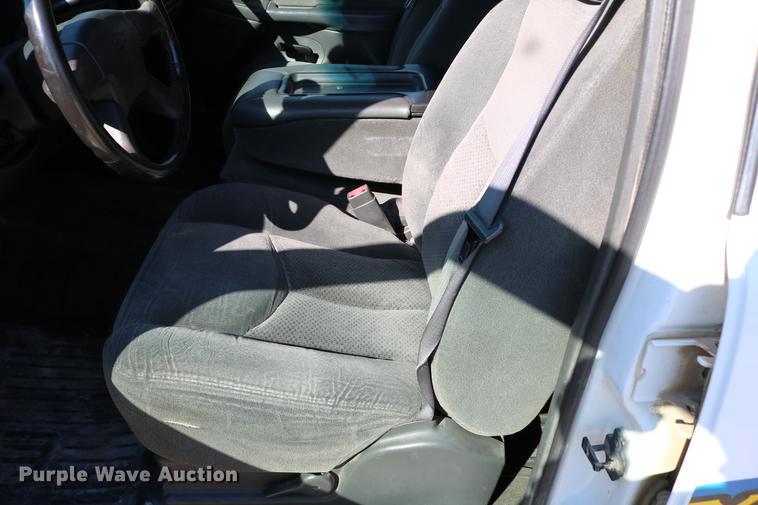 image for item DC7667 2003 Chevrolet Silverado 1500HD Crew Cab pickup truck