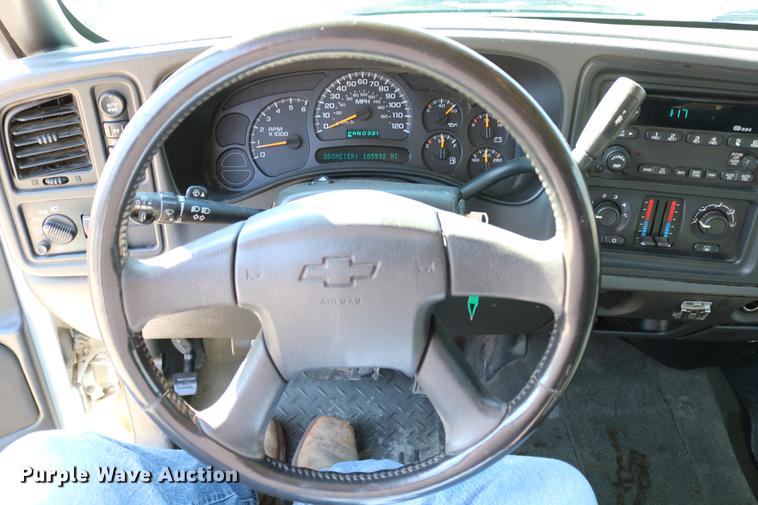 image for item DC7667 2003 Chevrolet Silverado 1500HD Crew Cab pickup truck