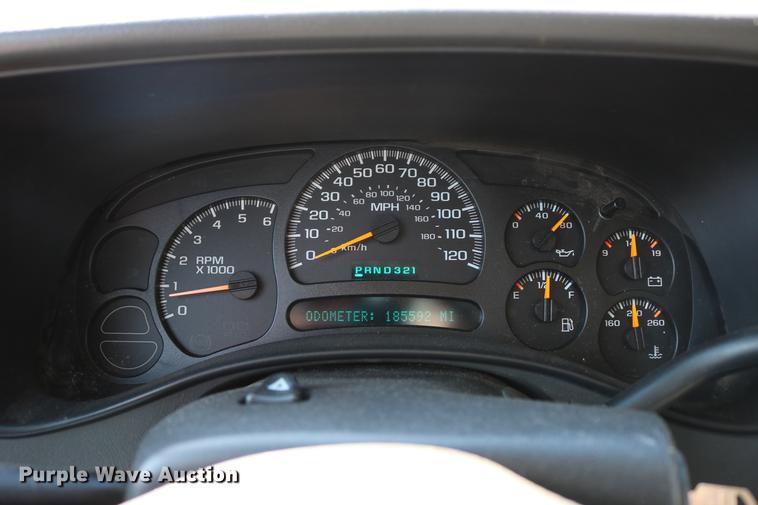 image for item DC7667 2003 Chevrolet Silverado 1500HD Crew Cab pickup truck