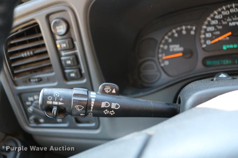 image for item DC7667 2003 Chevrolet Silverado 1500HD Crew Cab pickup truck