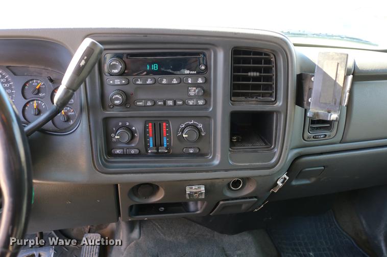 image for item DC7667 2003 Chevrolet Silverado 1500HD Crew Cab pickup truck