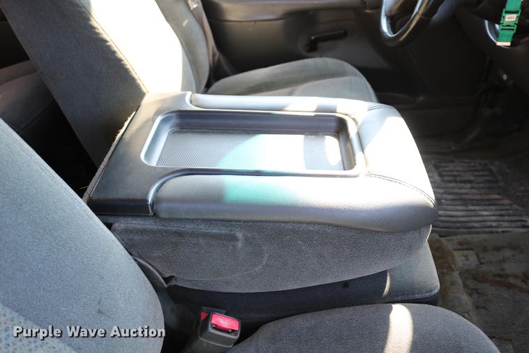 image for item DC7667 2003 Chevrolet Silverado 1500HD Crew Cab pickup truck