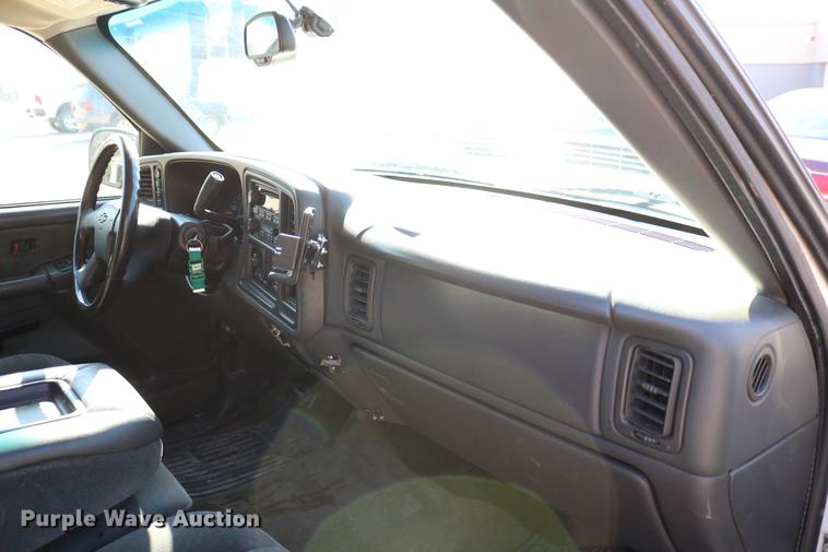 image for item DC7667 2003 Chevrolet Silverado 1500HD Crew Cab pickup truck