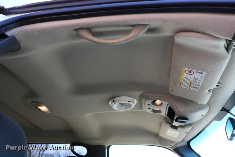 image for item DC7667 2003 Chevrolet Silverado 1500HD Crew Cab pickup truck