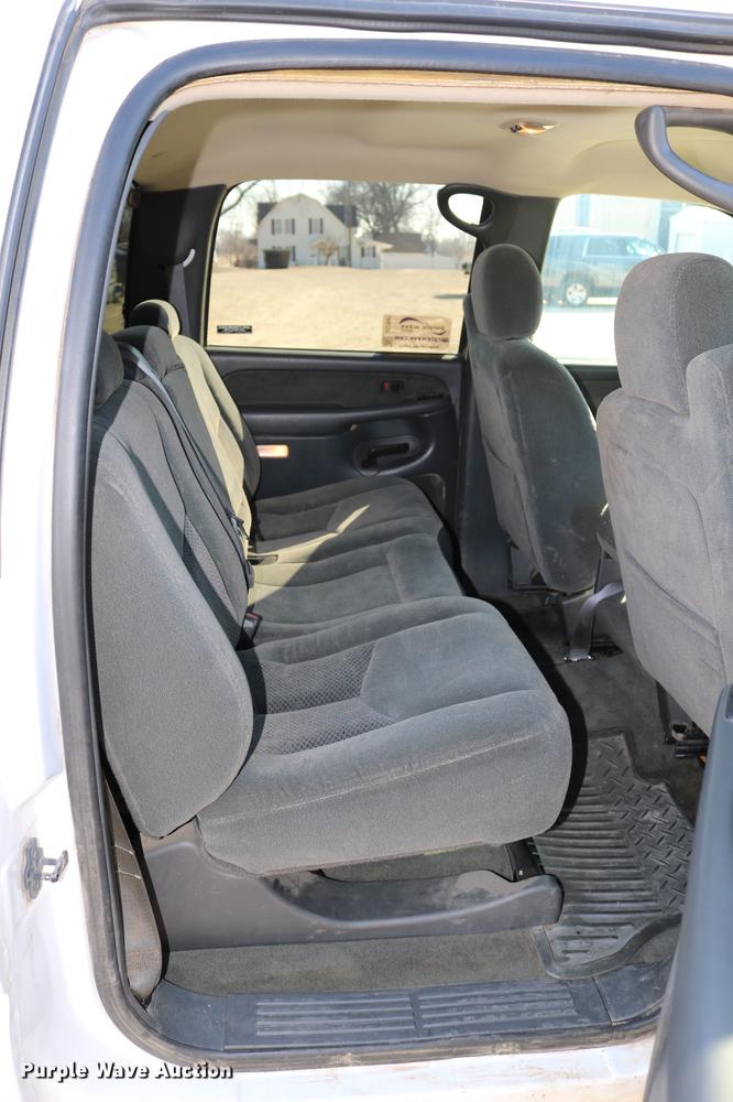 image for item DC7667 2003 Chevrolet Silverado 1500HD Crew Cab pickup truck