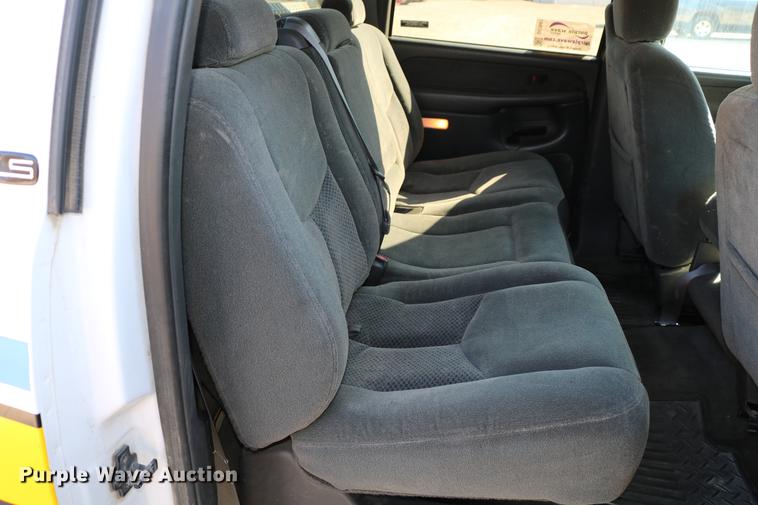 image for item DC7667 2003 Chevrolet Silverado 1500HD Crew Cab pickup truck