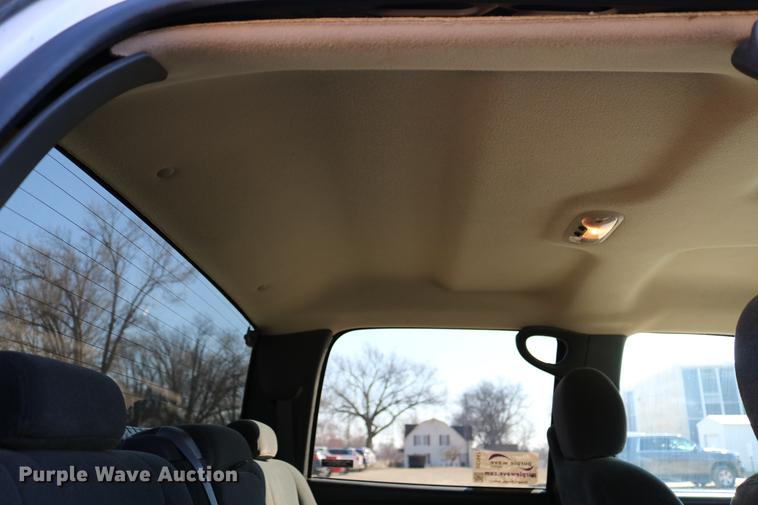 image for item DC7667 2003 Chevrolet Silverado 1500HD Crew Cab pickup truck