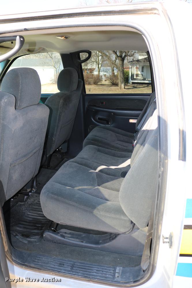 image for item DC7667 2003 Chevrolet Silverado 1500HD Crew Cab pickup truck