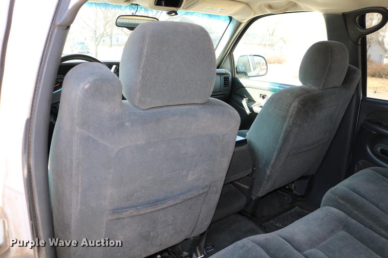 image for item DC7667 2003 Chevrolet Silverado 1500HD Crew Cab pickup truck