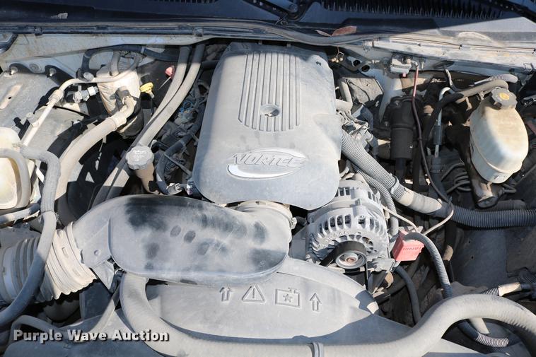 image for item DC7667 2003 Chevrolet Silverado 1500HD Crew Cab pickup truck