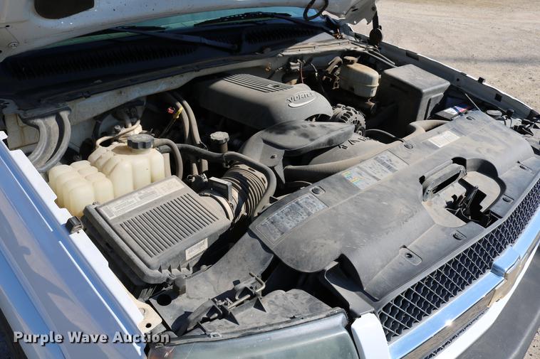 image for item DC7667 2003 Chevrolet Silverado 1500HD Crew Cab pickup truck