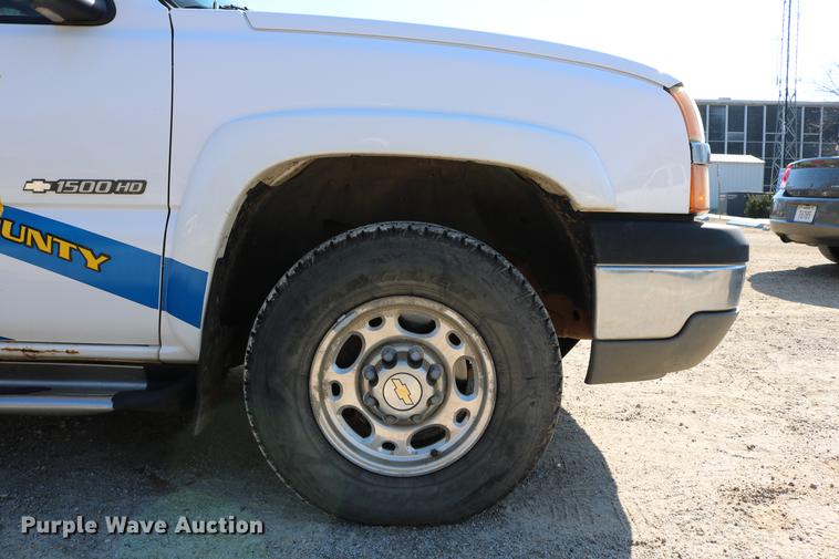 image for item DC7667 2003 Chevrolet Silverado 1500HD Crew Cab pickup truck