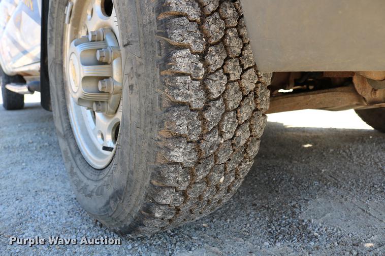 image for item DC7667 2003 Chevrolet Silverado 1500HD Crew Cab pickup truck