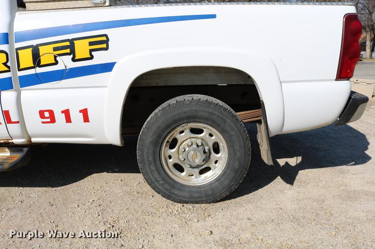 image for item DC7667 2003 Chevrolet Silverado 1500HD Crew Cab pickup truck