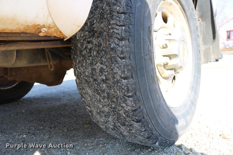 image for item DC7667 2003 Chevrolet Silverado 1500HD Crew Cab pickup truck