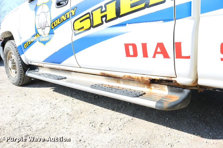 image for item DC7667 2003 Chevrolet Silverado 1500HD Crew Cab pickup truck