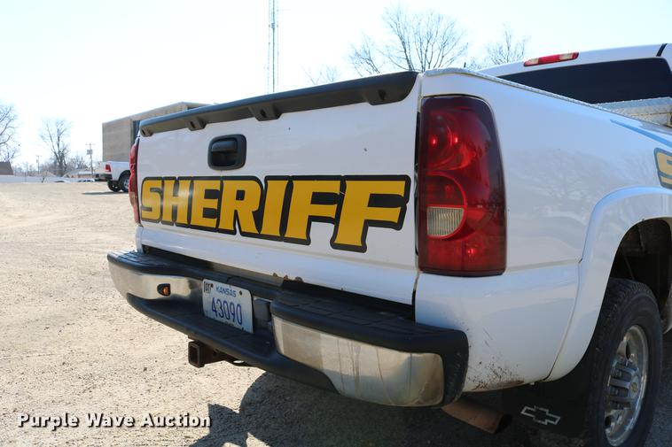 image for item DC7667 2003 Chevrolet Silverado 1500HD Crew Cab pickup truck