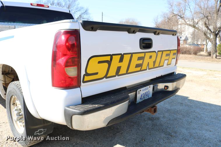 image for item DC7667 2003 Chevrolet Silverado 1500HD Crew Cab pickup truck