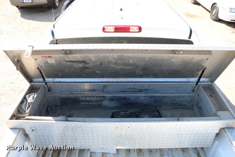 image for item DC7667 2003 Chevrolet Silverado 1500HD Crew Cab pickup truck