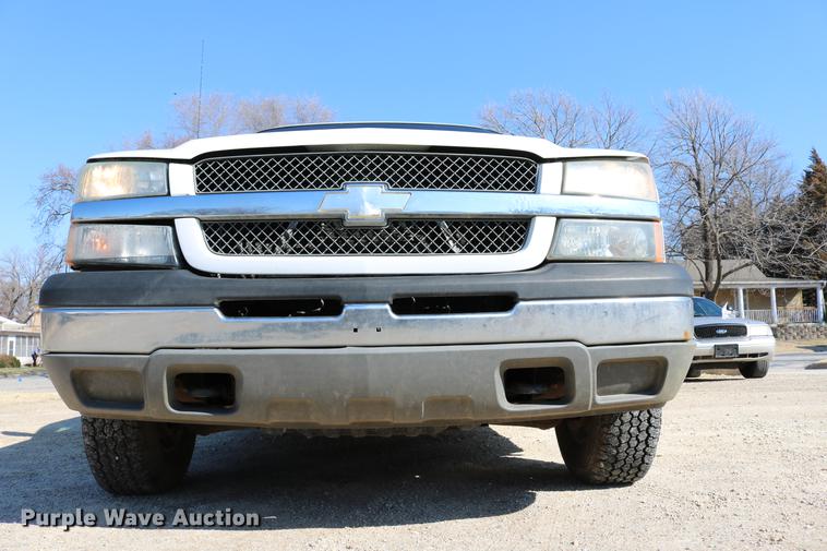 image for item DC7667 2003 Chevrolet Silverado 1500HD Crew Cab pickup truck