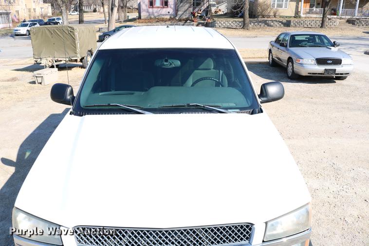 image for item DC7667 2003 Chevrolet Silverado 1500HD Crew Cab pickup truck