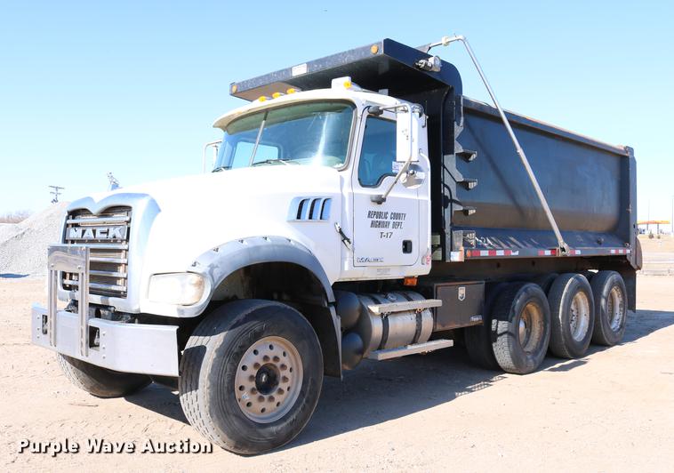 image for item DC7671 2007 Mack CTP713 dump truck