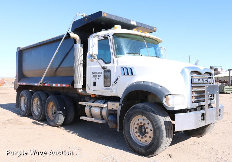 image for item DC7671 2007 Mack CTP713 dump truck
