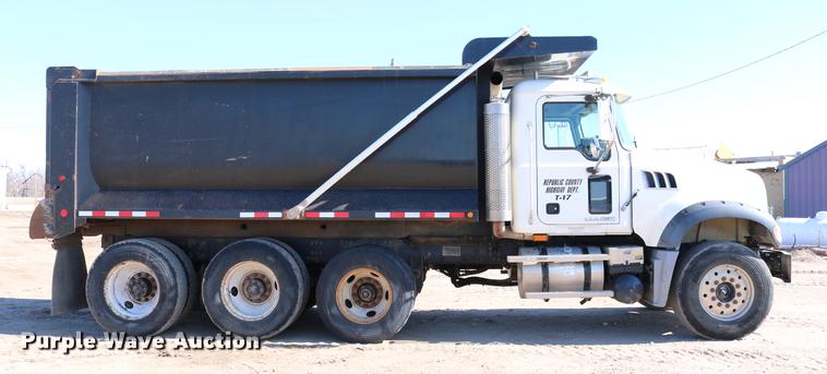 image for item DC7671 2007 Mack CTP713 dump truck