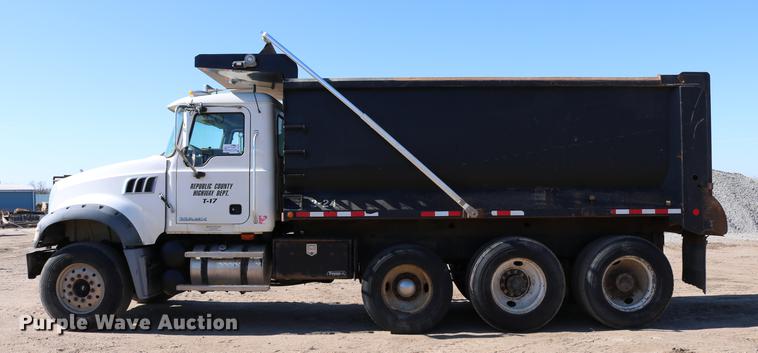 image for item DC7671 2007 Mack CTP713 dump truck