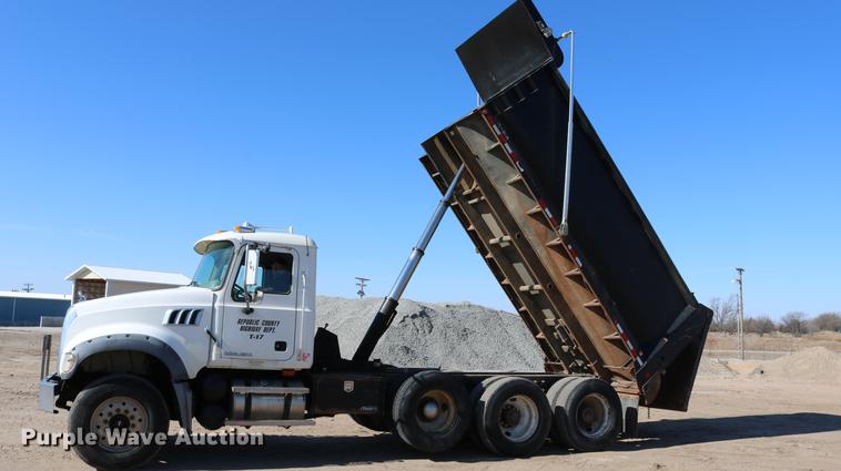 image for item DC7671 2007 Mack CTP713 dump truck