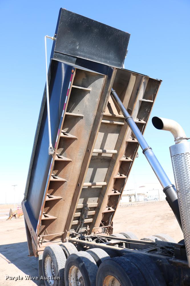 image for item DC7671 2007 Mack CTP713 dump truck