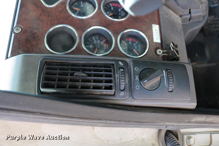 image for item DC7671 2007 Mack CTP713 dump truck