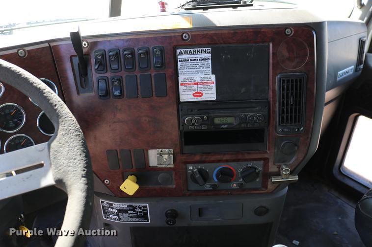 image for item DC7671 2007 Mack CTP713 dump truck