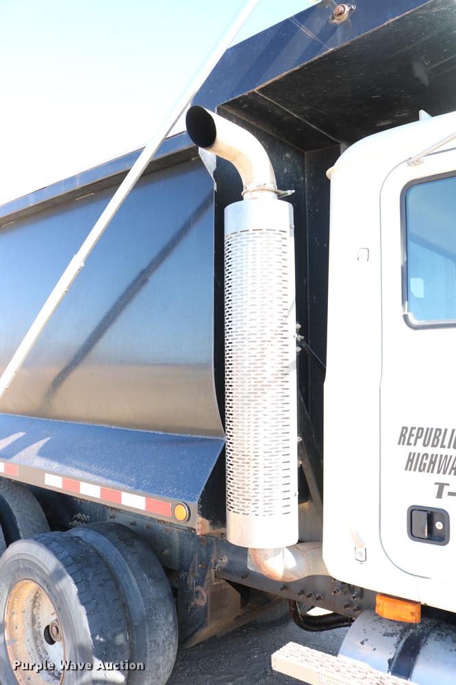 image for item DC7671 2007 Mack CTP713 dump truck