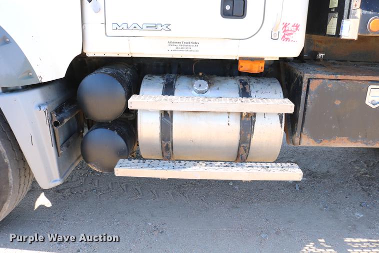 image for item DC7671 2007 Mack CTP713 dump truck