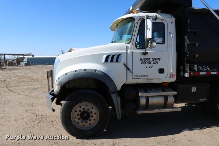 image for item DC7671 2007 Mack CTP713 dump truck
