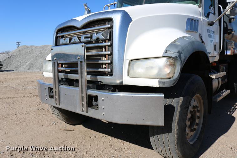 image for item DC7671 2007 Mack CTP713 dump truck